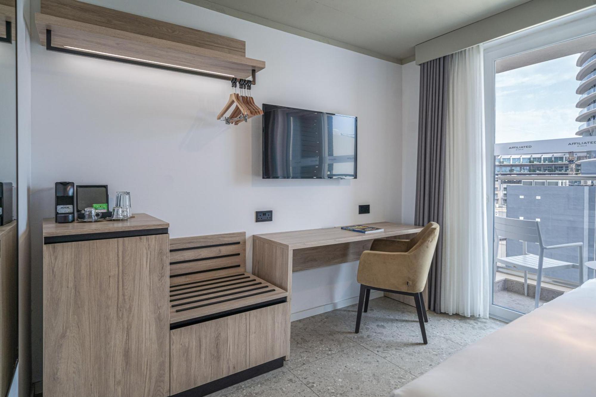 Hotel Mistral St Julian'S, Affiliated By Melia Сент Джулианс Экстерьер фото